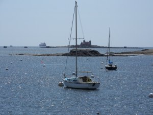 A shot from Fort Foster, that's pretty complete, lighthouse, ship coming in and leisure boats drifting around